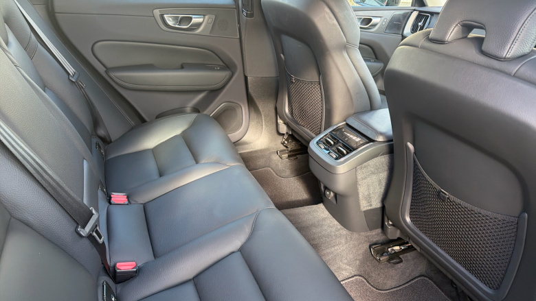 Volvo Xc60 2.0 B4P Plus Dark 5dr Geartronic Petrol Estate